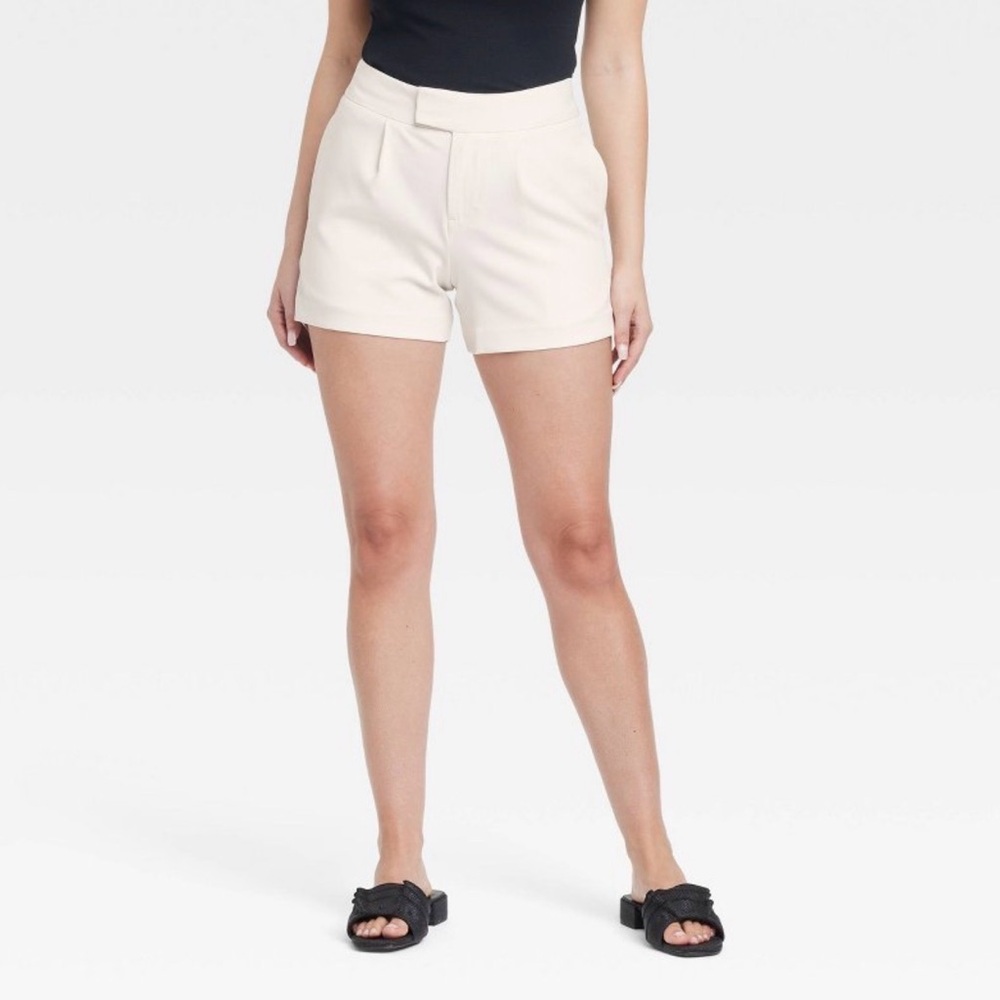 S19 NWT a new day High Rise Tailored Short, Dog Bone - Size: 14